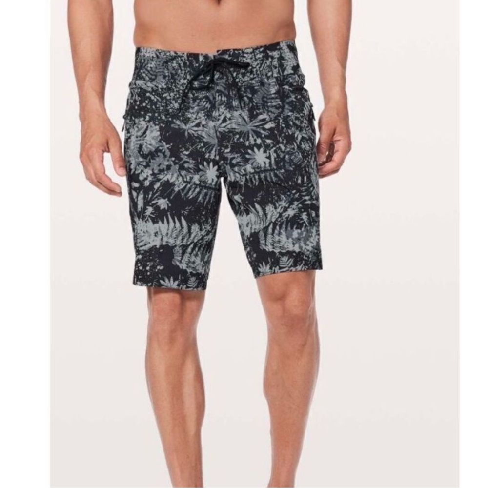 Lululemon Current State Board Shorts, size 36